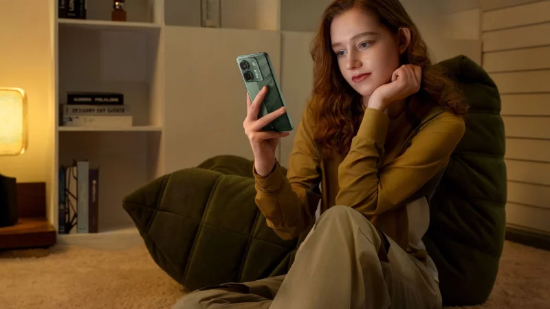 Knapp 6,7 Zoll ist das Poco M7 Pro 5G groß: Damit ist es nicht zu klein für Videos, aber auch nicht zu groß für die Hosentasche. - © Xiaomi/dpa-tmn