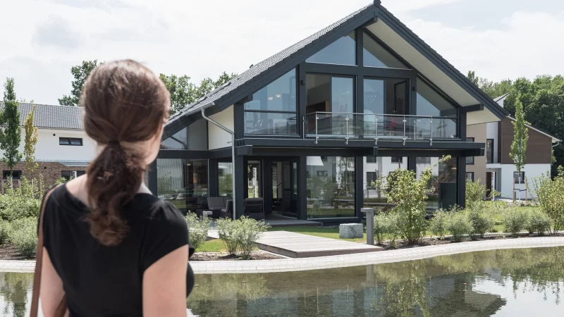 Muss es gleich so gro&szlig; sein? Wer an der Immobilienfinanzierung scheitert, kann zum Beispiel die Wohnfl&auml;che kleiner gestalten. - &copy; Daniel Maurer/dpa-tmn