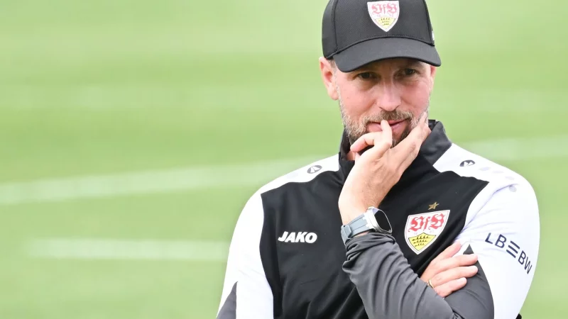 VfB-Trainer Sebastian Hoene&szlig; hofft auf die Verpflichtung von Real-Talent Chema Andres. - &copy; Bernd Wei&szlig;brod/dpa