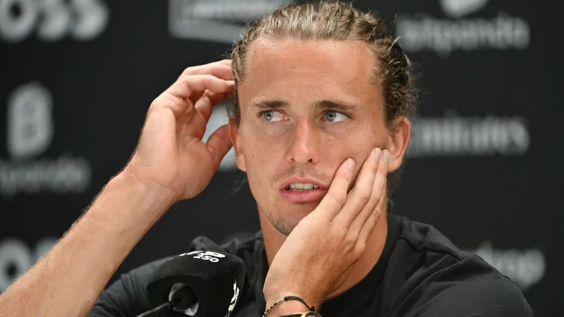 Schwierige Phase: Alexander Zverev gibt mentale Probleme preis. - © Marijan Murat/dpa