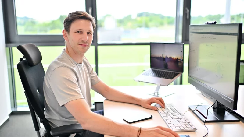Hoffenheims Chefscout Paul Pajduch setzt bei der Talentsuche auf Daten. - &copy; Jan-Philipp Strobel/dpa