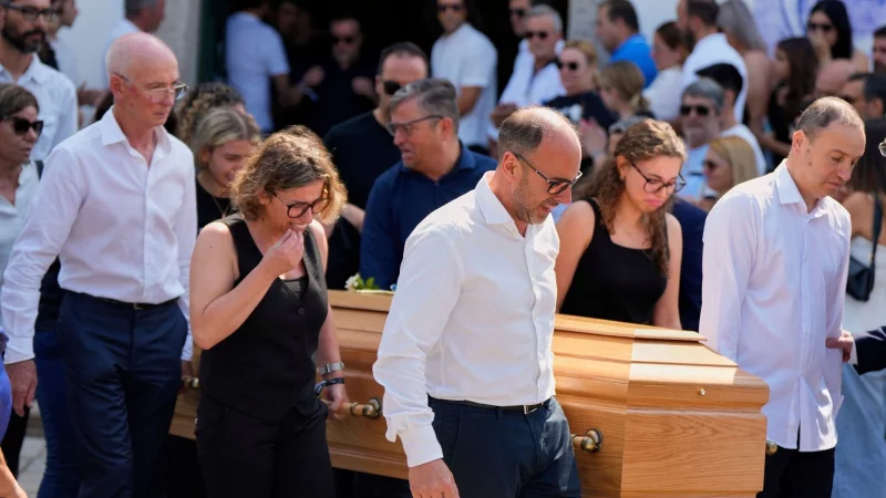 Die Brüder wurden in ihrem Heimatort Gondomar beigesetzt. (Archivfoto) - © Manu Fernandez/AP/dpa