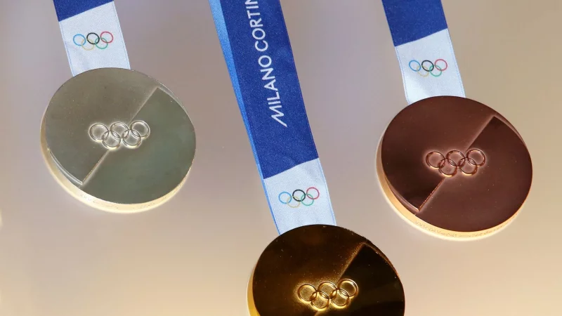Eine olympische Medaille wollen 2026 viele Wintersportler holen. - © Paola Garbuio/LaPresse via ZUMA Press/dpa