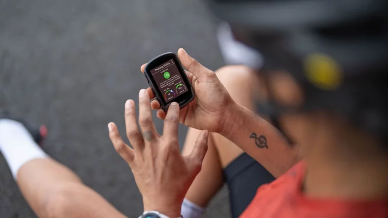 Deutlich kleiner und stromsparender als Smartphones: Fahrrad-Navis sind für ihren Einsatz optimiert. - © Garmin/dpa-tmn