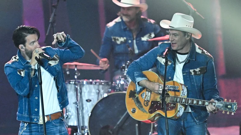 Die Bandmitglieder Alec V&ouml;lkel und Sascha Vollmer von der Band BossHoss. (Archivbild) - &copy; Hendrik Schmidt/dpa