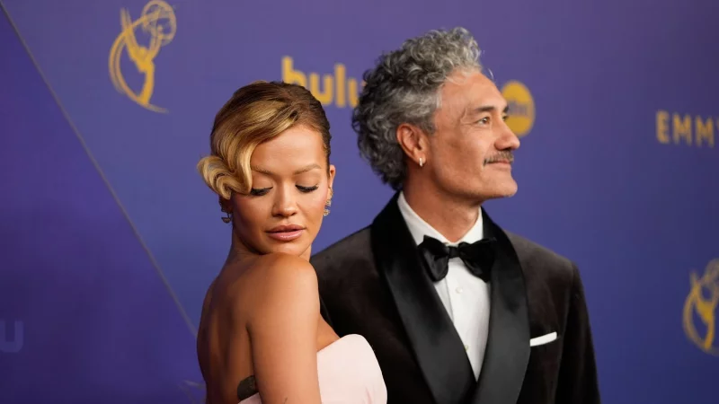 Rita Ora und Taika Waititi sollten einem Medienbericht zufolge an einem Musical mit dem Titel «Fyre Fest The Musical» arbeiten. Archivbild) - © Jae C. Hong/Invision/AP/dpa