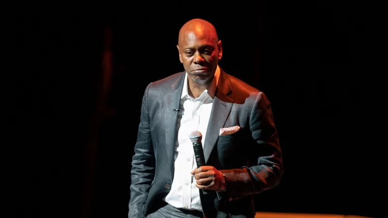 In Saudi-Arabien sollen Comedians wie Dave Chappelle gewaltige Gagen erhalten. (Archivbild) - &copy; Gemunu Amarasinghe/AP/dpa