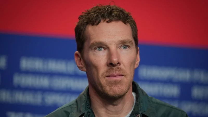 Hollywoodstar Benedict Cumberbatch kritisiert eine verschwenderische Praxis in der Filmindustrie. (Archivbild) - © Soeren Stache/dpa