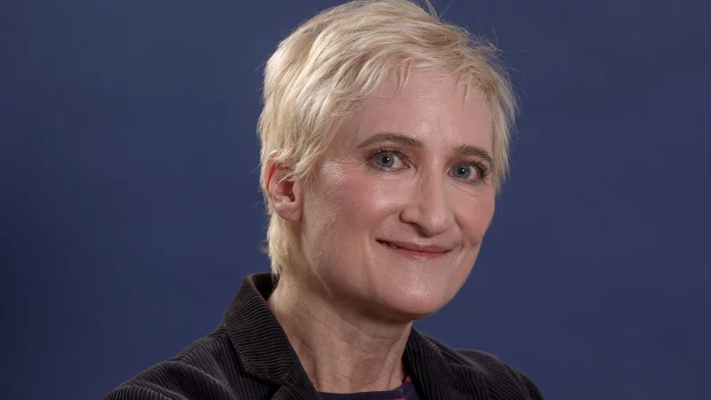 Die Sängerin Jill Sobule starb laut ihrem Management bei einem Brand. (Archivbild) - © Andy Kropa/Invision/AP/dpa