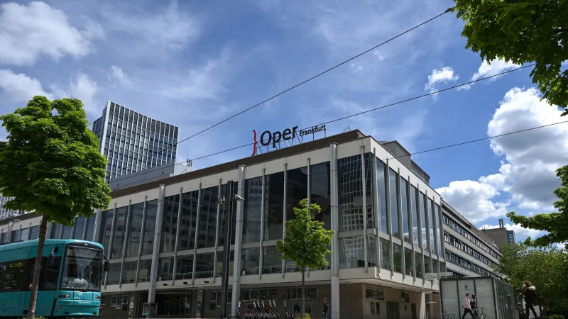 Zum achten Mal "Opernhaus des Jahres" (Archivbild). - &copy; Arne Dedert/dpa