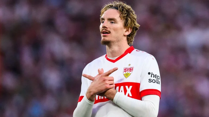 Stürmer Nick Woltemade vom VfB Stuttgart wird vom FC Bayern umworben. - © Tom Weller/dpa