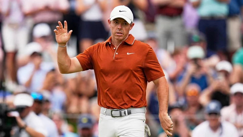 Noch mal gutgegangen: Golfstar Rory McIlroy. - © David J. Phillip/AP/dpa