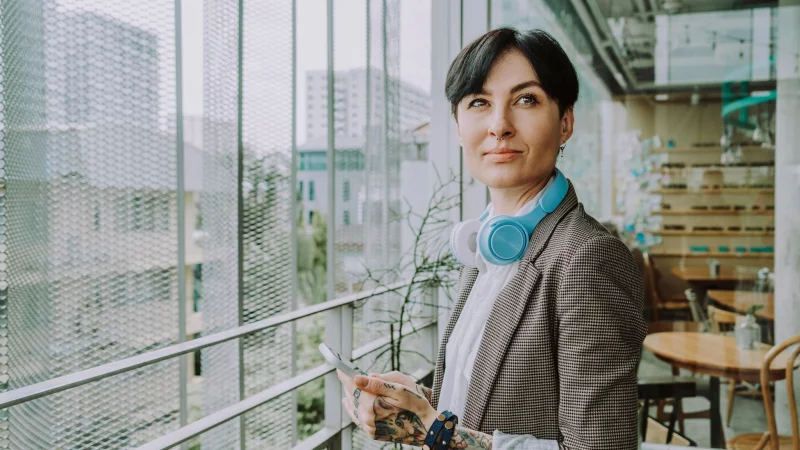 Sichtbare Tattoos? Das möchten Arbeitgeber bei ihren Beschäftigten mit viel Kundenkontakt teils nicht sehen. - © Oneinchpunch/Westend61/dpa-tmn