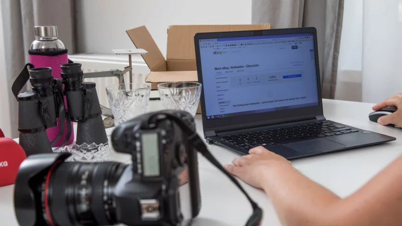 Privat ist nicht gleich risikofrei: Auch beim Verkauf gebrauchter Technik durch Privatpersonen kann eine gesetzliche Gewährleistung greifen. - © Christin Klose/dpa-tmn