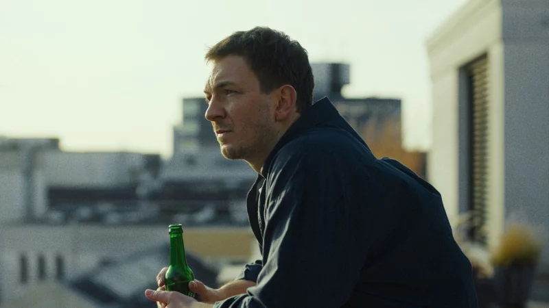 Die Kultur der Nullerjahre sieht der Schauspieler ambivalent - Johannes Kienast hier in der Rolle des Peppi der Serie &laquo;Chabos&raquo;. - &copy; Nikolaus Schreiber/ZDF/dpa