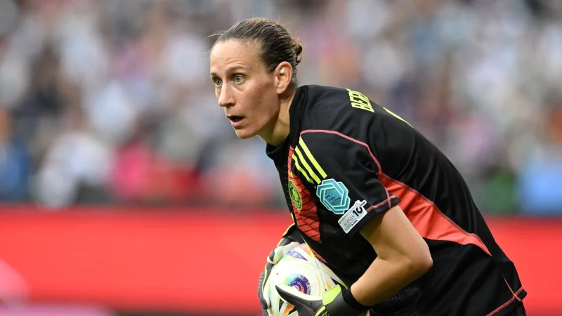 Rückhalt bei der EM: Torhüterin Ann-Katrin Berger. - © Carmen Jaspersen/dpa