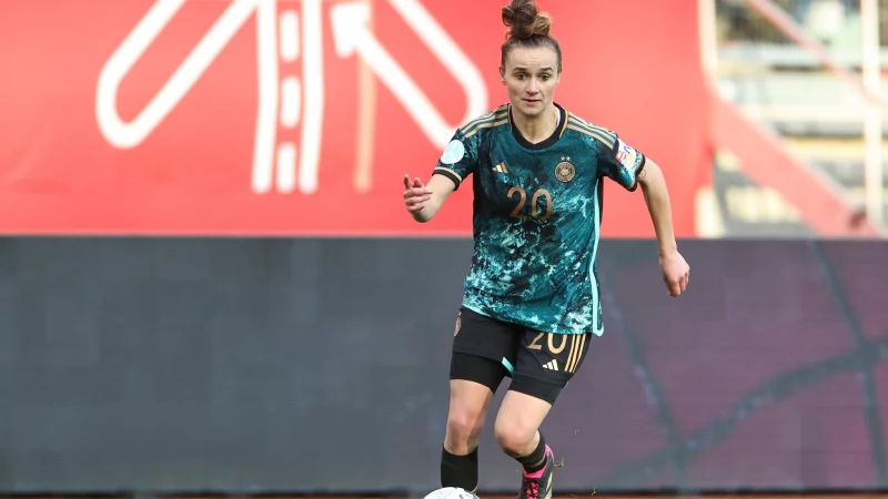 Lina Magull litt unter einer schwerwiegenden Depression. - &copy; Daniel Karmann/dpa