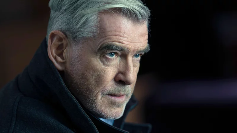 Früher 007, jetzt Gangsterboss: Pierce Brosnan. - © -/ Paramount+/dpa