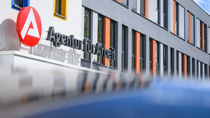 Die rechtzeitige Arbeitsuchendmeldung sichert den Anspruch auf Arbeitslosengeld. - &copy; Patrick Pleul/dpa