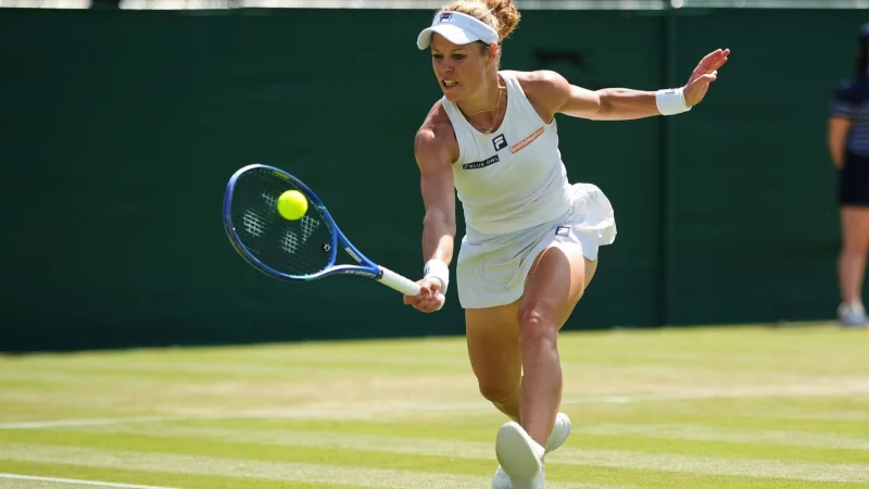 Für Laura Siegemund geht es in Wimbledon auch im Doppel weiter. - © Alastair Grant/AP/dpa