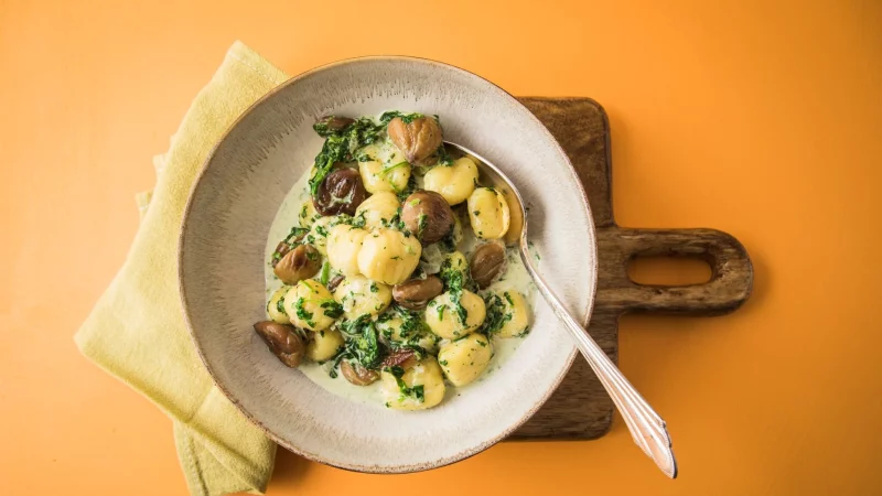 Das Magazin &laquo;&Ouml;ko-Test&raquo; hat sich fertige Gnocchi aus dem Supermarkt genauer angesehen. - &copy; Christin Klose/dpa-tmn