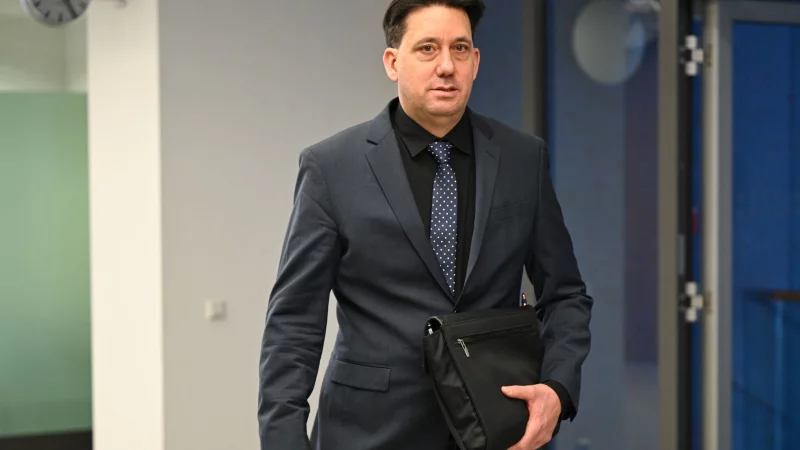 Der Prozess von Ex-Schiedsrichter Manuel Gr&auml;fe gegen den DFB wird am 11. September fortgesetzt. - &copy; Arne Dedert/dpa