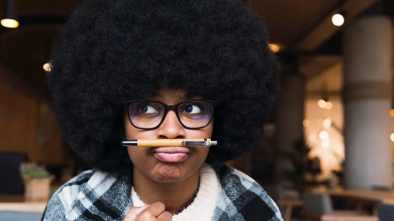 Total gelangweilt vom Job? Erfüllung kann man auch anderswo finden. - © Novellimage/Westend61/dpa-tmn