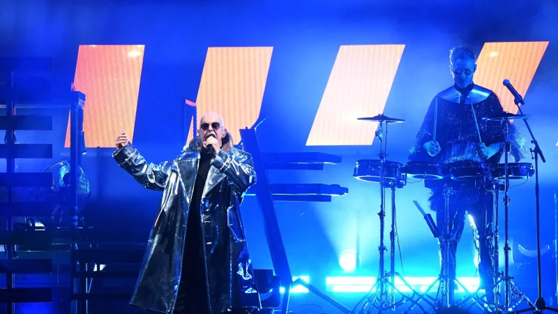 Die Pet Shops Boys erinnern mit einem Song an Nawalny. (Archivbild) - © Felix Hörhager/dpa