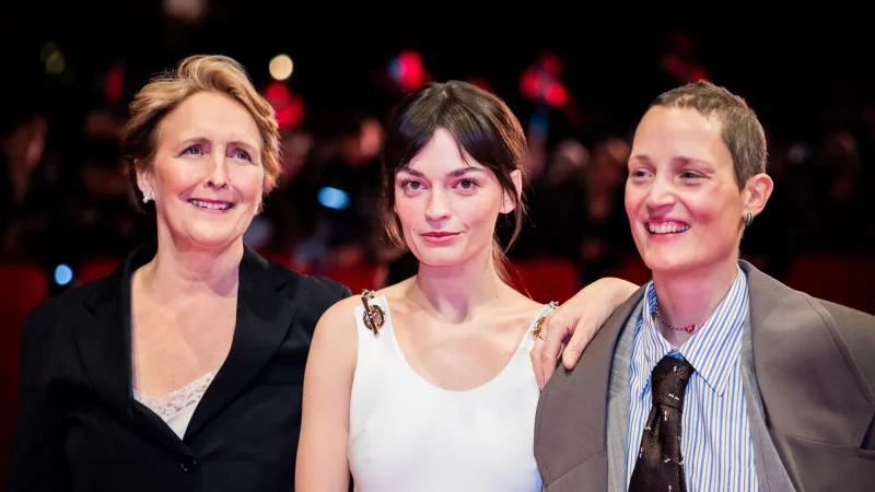 «Hot Milk» mit Fiona Shaw, Emma Mackey und Vicky Krieps (l-r) wurde bei der diesjährigen Berlinale gezeigt. (Archivbild) - © Christoph Soeder/dpa