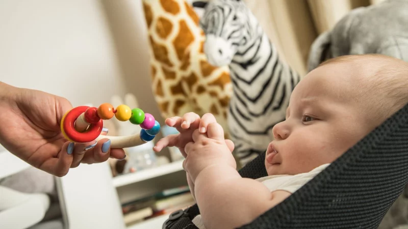 Mehr als ein Spiel: Wenn Babys &laquo;blubbern&raquo;, f&ouml;rdern sie ihre Sprachentwicklung und st&auml;rken soziale Bindungen. - &copy; Christin Klose/dpa-tmn
