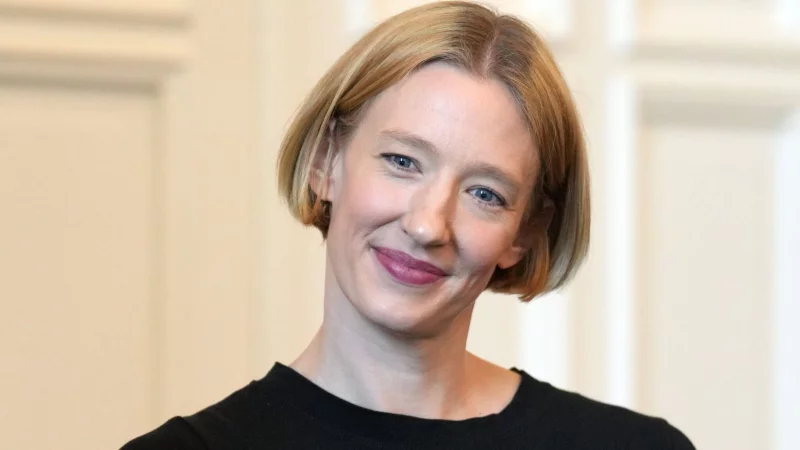 Joana Mallwitz erhält den Opus Klassik als Dirigentin des Jahres. (Archivbild) - © Soeren Stache/dpa