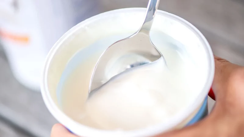 Skyr, Quark oder Joghurt: Fettarme sowie pure Produkte sind dabei immer die bessere Wahl. - &copy; Zacharie Scheurer/dpa-tmn