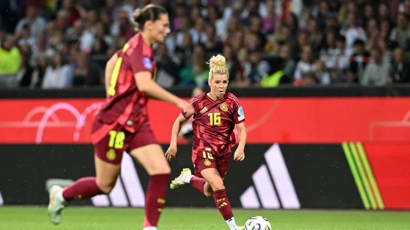 Linda Dallmann gl&auml;nzte beim 4:0 gegen die Niederlande - &copy; Carmen Jaspersen/dpa