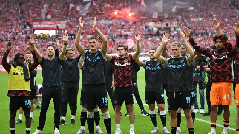 Nach dem Wechsel von Trainer Xabi Alonso sowie mehreren Spielern steckt Bayer Leverkusen im Umbruch. - © Arne Dedert/dpa