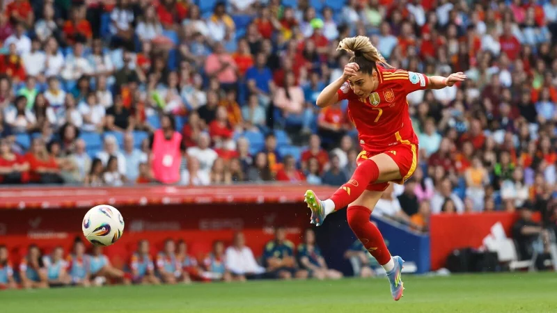 Die spanische Au&szlig;enst&uuml;rmerin Olga Carmona will mit ihrem Team bei der EM weit kommen. - &copy; Joan Monfort/AP/dpa