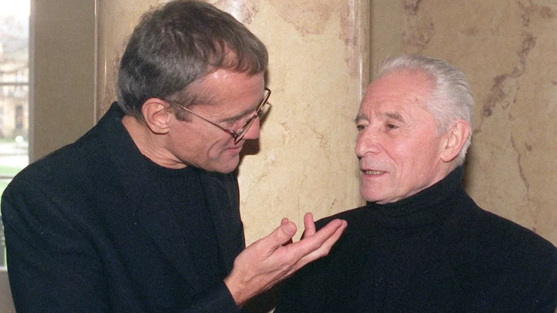 Jahrzehntelang prägte Juri Grigorowitsch (r) das weltberühmte Ballett des Moskauer Bolschoi Theaters. (Archivbild) - © Bernd Weißbrod/dpa