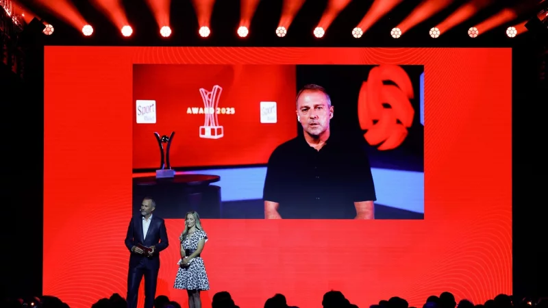 Videobotschaft von Trainer Hansi Flick bei den «Sport Bild»-Awards. - © Georg Wendt/dpa