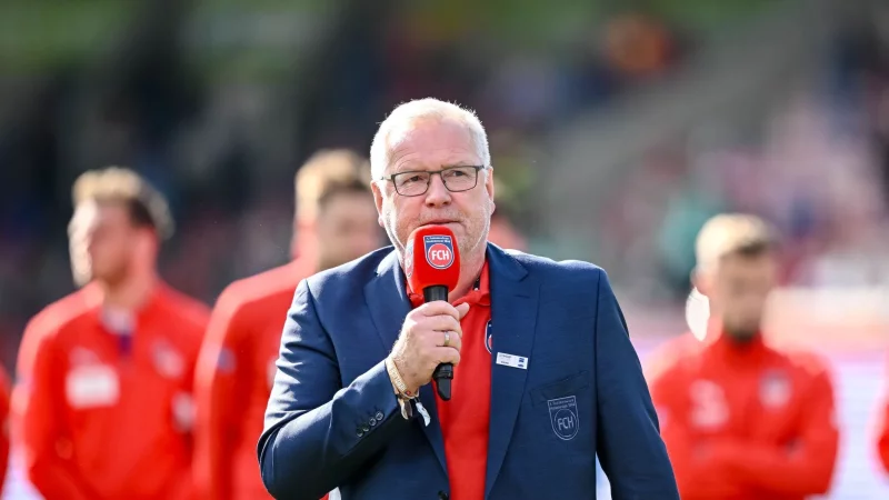 Holger Sanwald hofft auf die Rettung gegen die SV Elversberg. - © Harry Langer/dpa