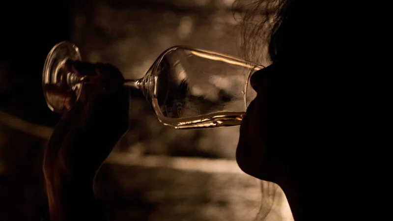 Alte Methode, neuer Trend: Die Herstellung von Pet Nat basiert auf einem traditionellen Verfahren – neu entdeckt von der Naturwein-Szene. - © Franziska Gabbert/dpa-tmn