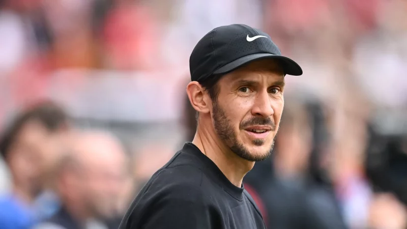 SC-Coach Schuster wird bald den Freiburger Neuzugang Suzuki trainieren. - © Silas Stein/dpa