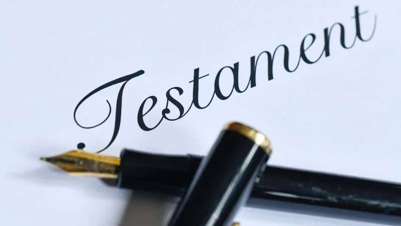 Eheleute k&ouml;nnen beim Aufsetzen eines gemeinsamen Testaments eine Pflichtteilsstrafklausel hineinschreiben. - &copy; Kirsten Neumann/dpa-tmn