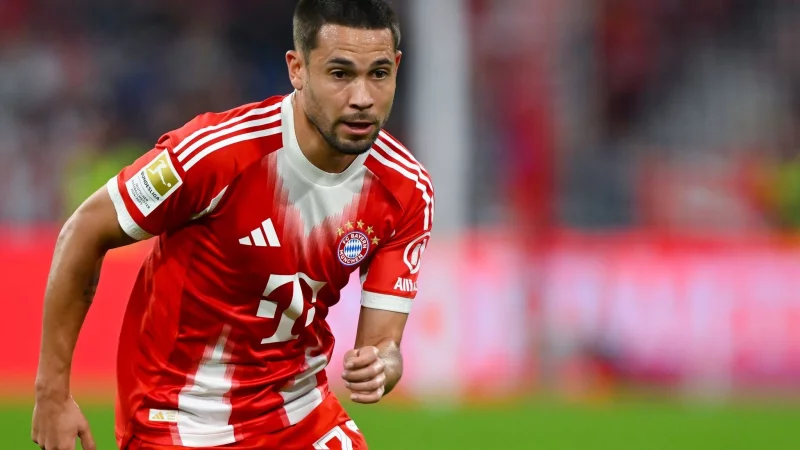 Rapha&euml;l Guerreiro verletzte sich gegen den HSV an den Rippen. - &copy; Sven Hoppe/dpa