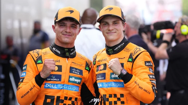 Bitte nicht crashen: die WM-Rivalen Lando Norris (l) und Oscar Piastri. - © Bradley Collyer/PA Wire/dpa