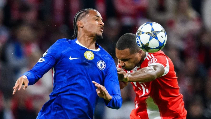 Jonathan Tah (r) gegen Jo&atilde;o Pedro, in den Zweik&auml;mpfen ging es zur Sache. - &copy; Tom Weller/dpa