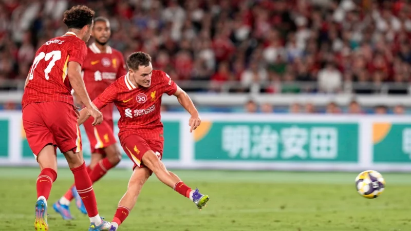 Florian Wirtz zieht ab und erzielt sein erstes Tor f&uuml;r die Reds. - &copy; Eugene Hoshiko/AP/dpa