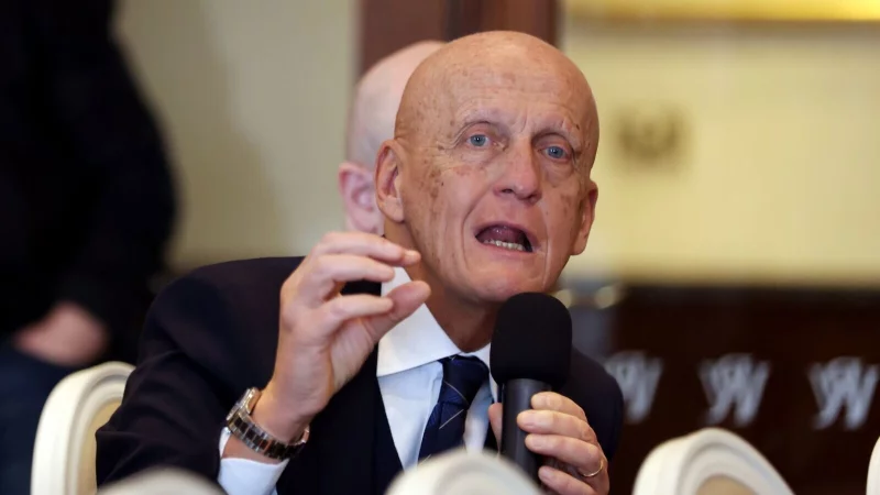 Lobende Worte von FIFA-Schiedsrichter-Chef Pierluigi Collina. (Archivbild) - © Peter Morrison/PA Wire/dpa