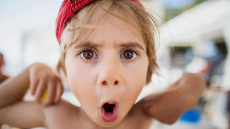 Ja, da guckst du! Kleine Kinder merken schnell, dass sie mit Schimpfw&ouml;rtern auch Aufmerksamkeit bekommen. - &copy; Nasos Zovoilis/Westend61/dpa-tmn