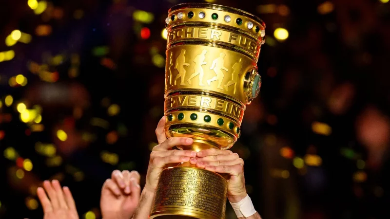 Es geht um den Pokal und ums Geld. - © Tom Weller/dpa