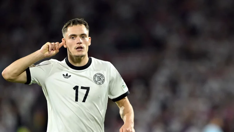 Florian Wirtz jubelt nach seinem Freisto&szlig;tor. - &copy; Federico Gambarini/dpa