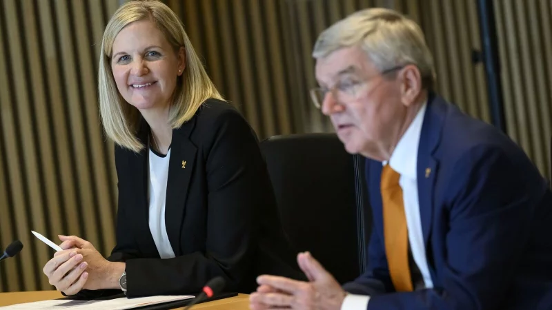 Kirsty Coventry, die Nachfolgerin von Thomas Bach an der IOC-Spitze, ist die erste Frau im Präsidentenamt. - © Laurent Gillieron/KEYSTONE/dpa